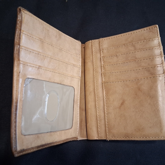 BRIGTHON: a Leather Wallet. #1 - Picture 6 of 9